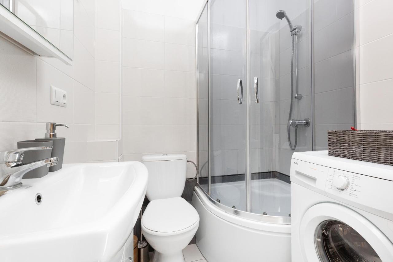 Apartments City Center Krucza By Renters Варшава Екстериор снимка