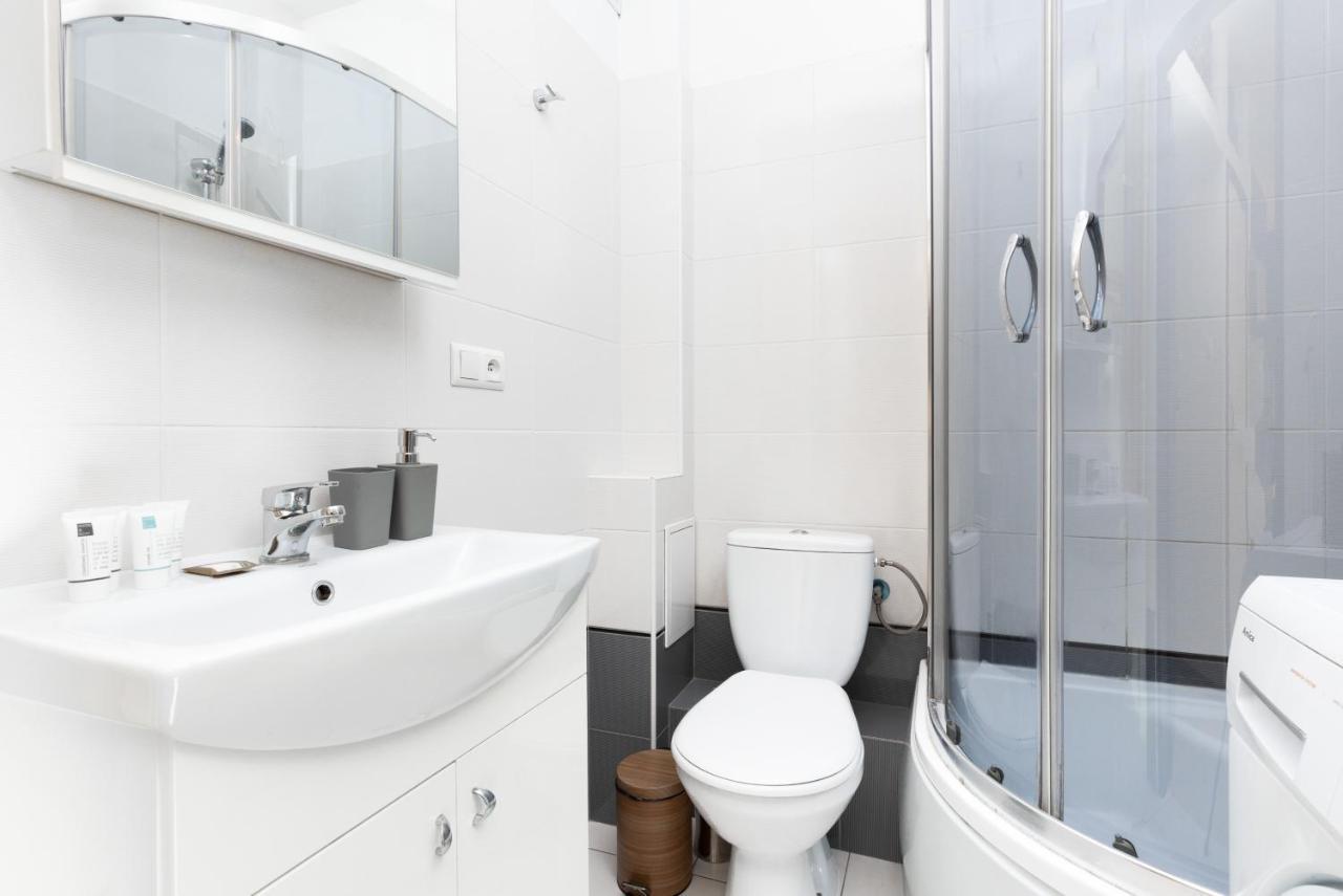 Apartments City Center Krucza By Renters Варшава Екстериор снимка